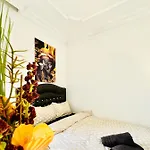 Very Spacious Apartment For Up To 7P With Great Location