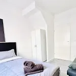 Very Spacious Apartment For Up To 7P With Great Location