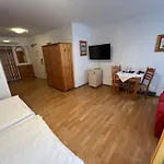 Hotel Caroline