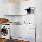 Chic 1-Br Apartment - Perfect Location