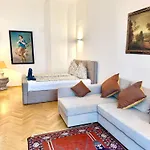 Historical Apartment In City Center