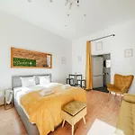 Classy Premium Aparmtent With Free Parking