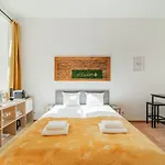 Classy Premium Aparmtent With Free Parking