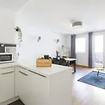 Spacious Group Apartment With Balcony