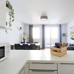 Spacious Group Apartment With Balcony