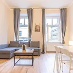 Comfortable 2Br & 1Lr Apt In Central Vienna