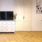 Apartment Near Schoenbrunn Palace