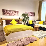 Apartment Near Schoenbrunn Palace