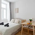 Central Premium Apartment With Balcony