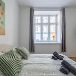 Central Premium Apartment With Balcony
