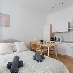 Central Premium Apartment With Balcony