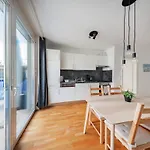 Great Apartment - 2 Bedrooms - With Parking