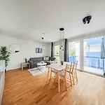 Great Apartment - 2 Bedrooms - With Parking