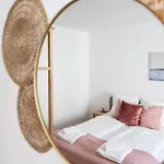 2 Bedroom City Apartment In Neubau, 6 Min To City Center
