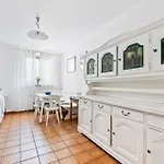 2 Bedroom City Apartment In Neubau, 6 Min To City Center