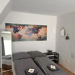 Full Premium City Villa - 2 Bedrooms For 5 People - Near Metro