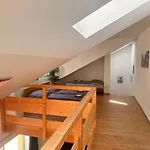 Full Premium City Villa - 2 Bedrooms For 5 People - Near Metro