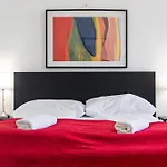 Lovely 2 Bedroom Shared Apt For 5P Ideal For Long-Term Stays