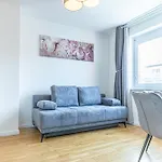 Chic 1Br & 1Lr, Kingbed, Only 9 Min To City Center Via Metro