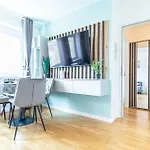 Chic 1Br & 1Lr, Kingbed, Only 9 Min To City Center Via Metro