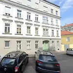 Zeus Design Apartment Schlosspark Schoenbrunn