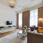 6 Rooms