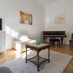 Nomio\'S City Apartment