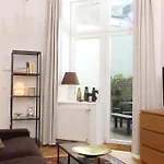 Hoheschule Apartment Courbette