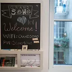 Grand Soho Apartment