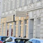 Charming Center City Apartment Vienna