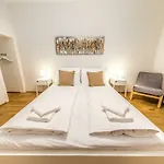 Beautiful City Apartment At Famous Ballgasse