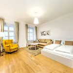 Beautiful City Apartment At Famous Ballgasse