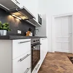 Design Apartments I Contactless Check-In