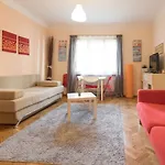 Cozy And Quiet Flat - 12 Min To Center