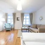 Beautiful City Apartment At Famous Ballgasse