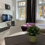 Schoenbrunn Apartment