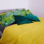 Cozy City Apartment 5