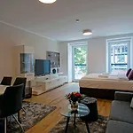 English Theater Apartment At Rathaus