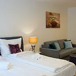 English Theater Apartment At Rathaus
