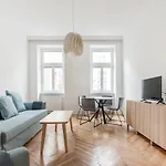 Universum Apartment 2