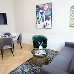 Studio Apartments Urania - Mai\'S Apartments
