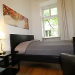 Nomio\'S City Apartment