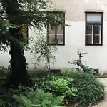 Grüne Hinterhofoase mitten im Neunten