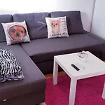 Trendy Danube Apartment - Close To Un