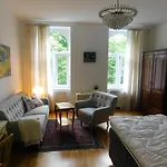 Ruhige, Ganze Wohnung Sissi In Zentrumsnaehe