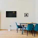 Brand New Very Central - Studio