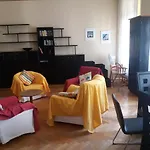 Geraeumige Zentrumsnahe Altbauwohnung