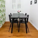 Radiant Premium Apartments - Central