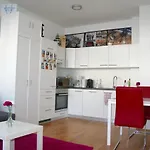 Trendy Danube Apartment - Close To Un