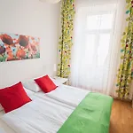 Amelie Apartment Hotel